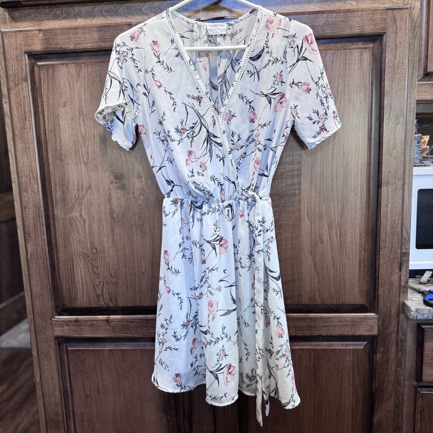 Sienna Sky Floral Wrap Dress White Pink Short Sleeve XS