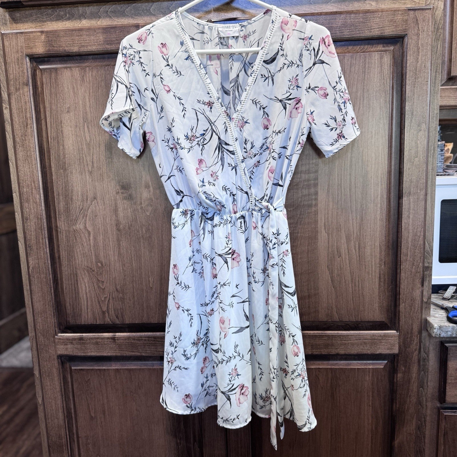 Sienna Sky Floral Wrap Dress White Pink Short Sleeve XS