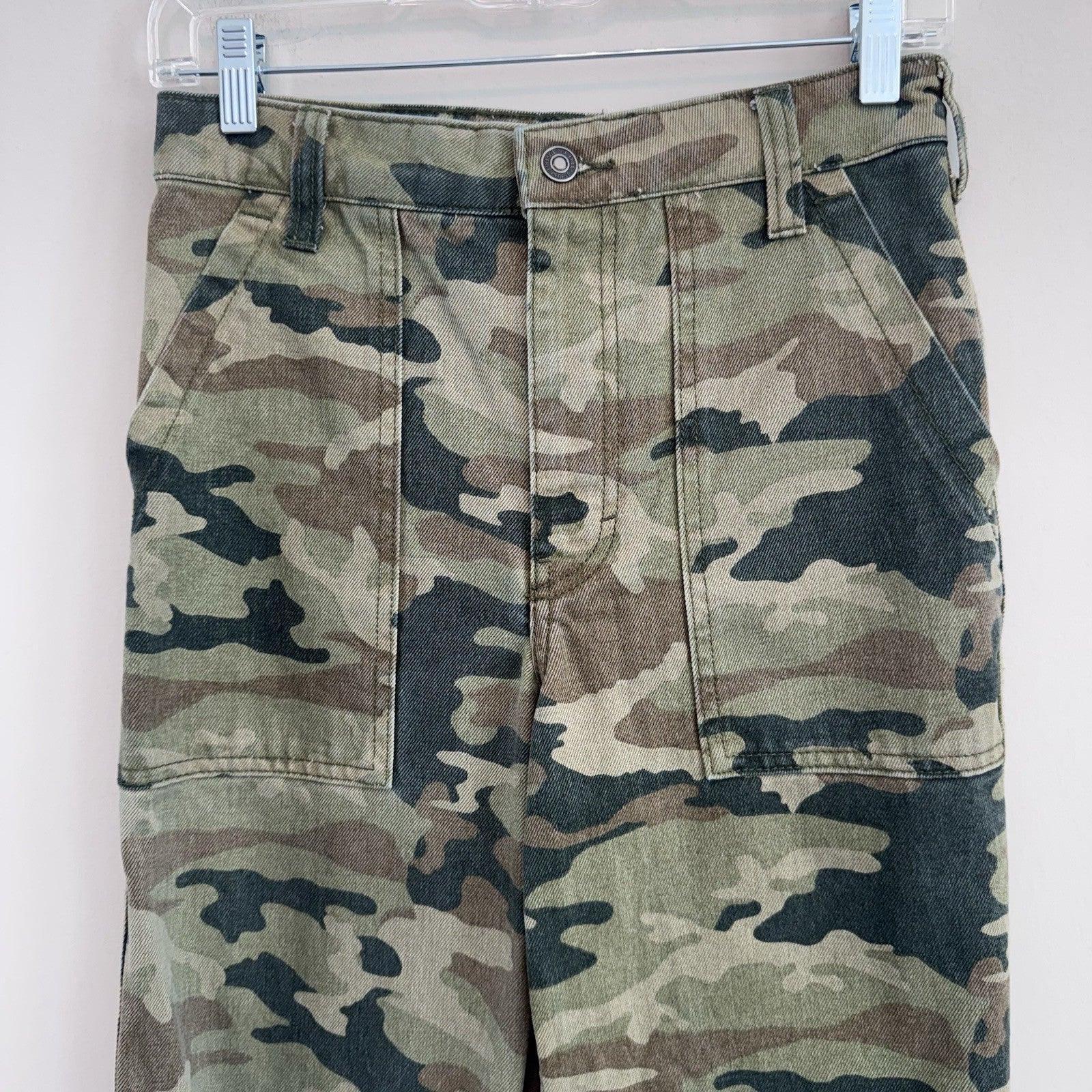 We The Free Remy Twenty Six Camo Utility Pants Womens Cropped Army Green 26
