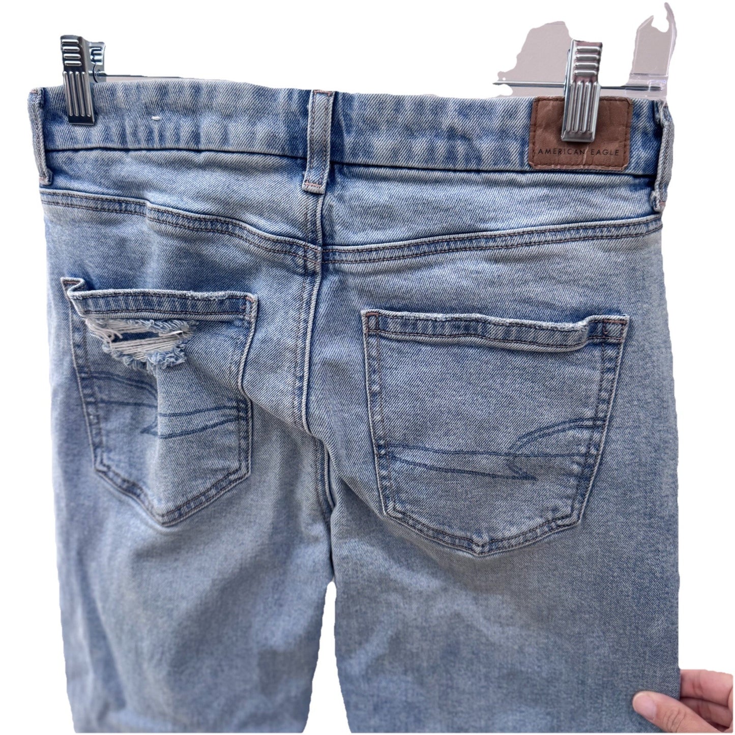 AE Curvy Mom Jeans Women’s 4R Light Wash Distressed Ripped Knee Frayed Hem