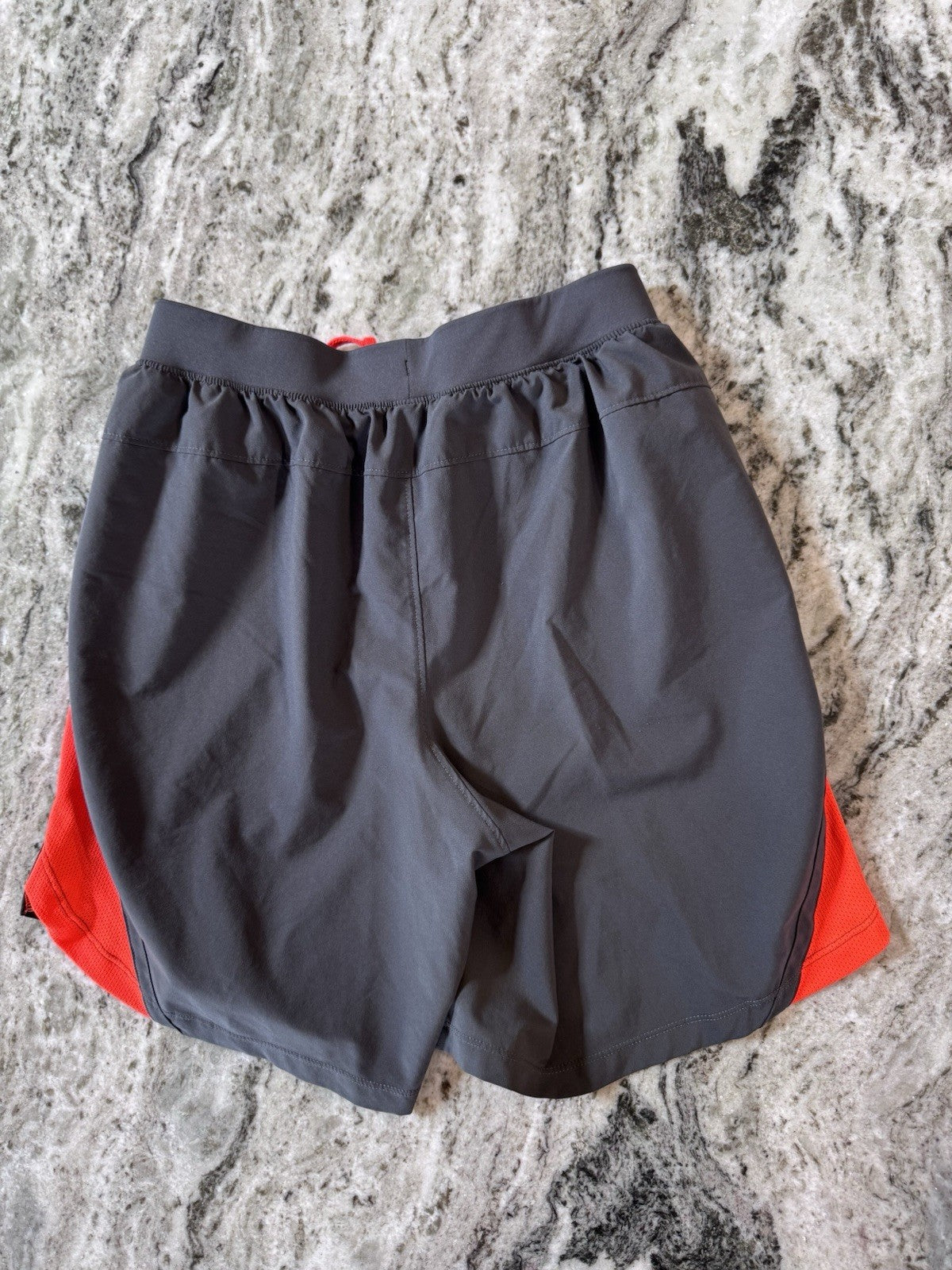 Under Armour HeatGear Shorts Men’s S Gray Red Fitted Athletic