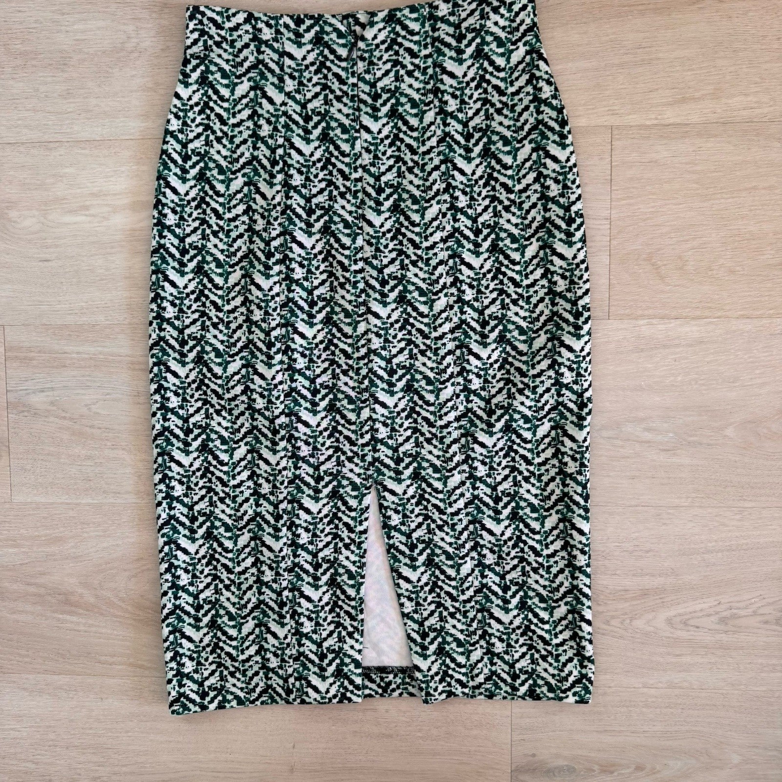 New York & Co Soho Midi Pencil Skirt Green Black Print Size 0 Women’s