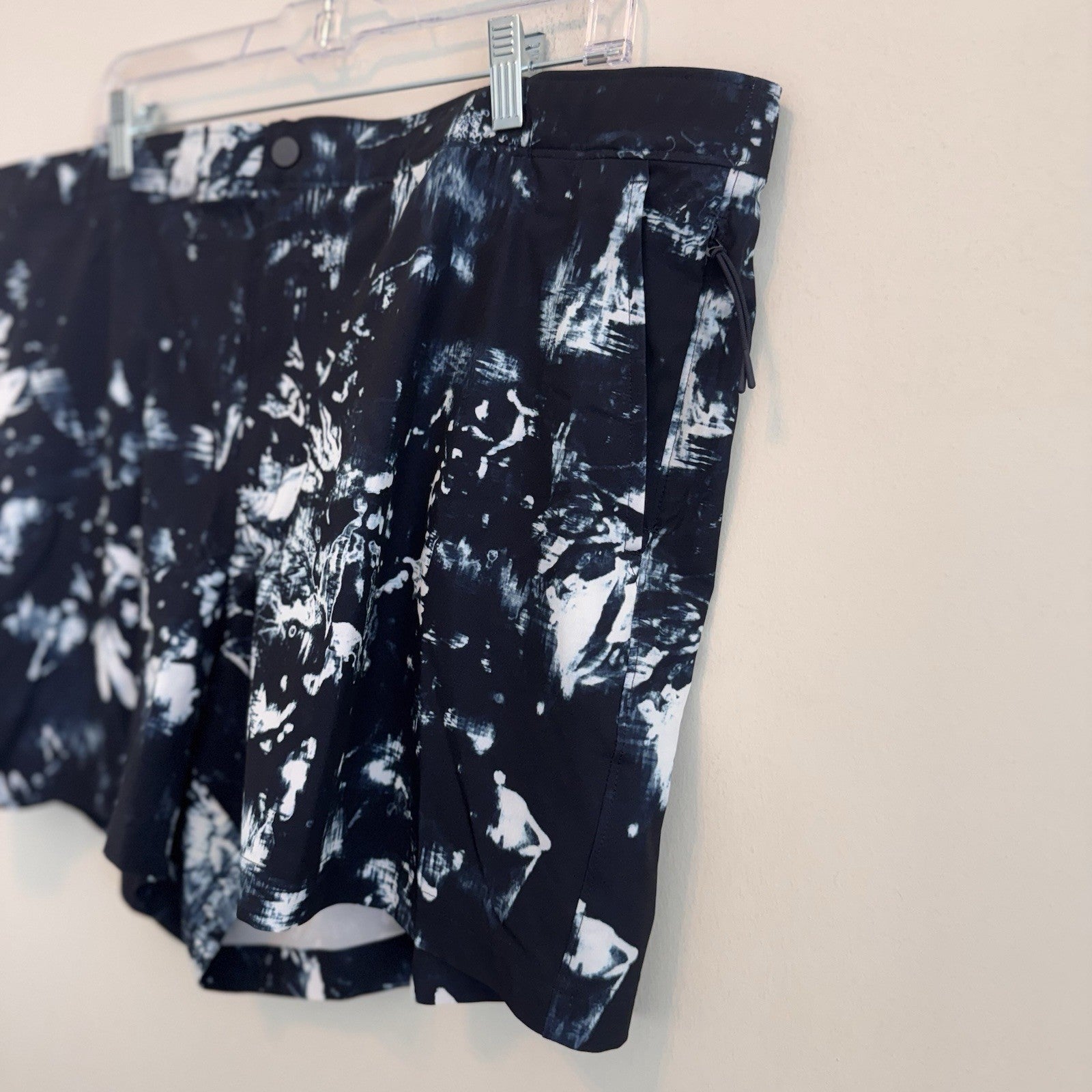 VRST Men's 5" Resort Short XXL Indigo Craft Abstract Print Slim Fit Liner NWT