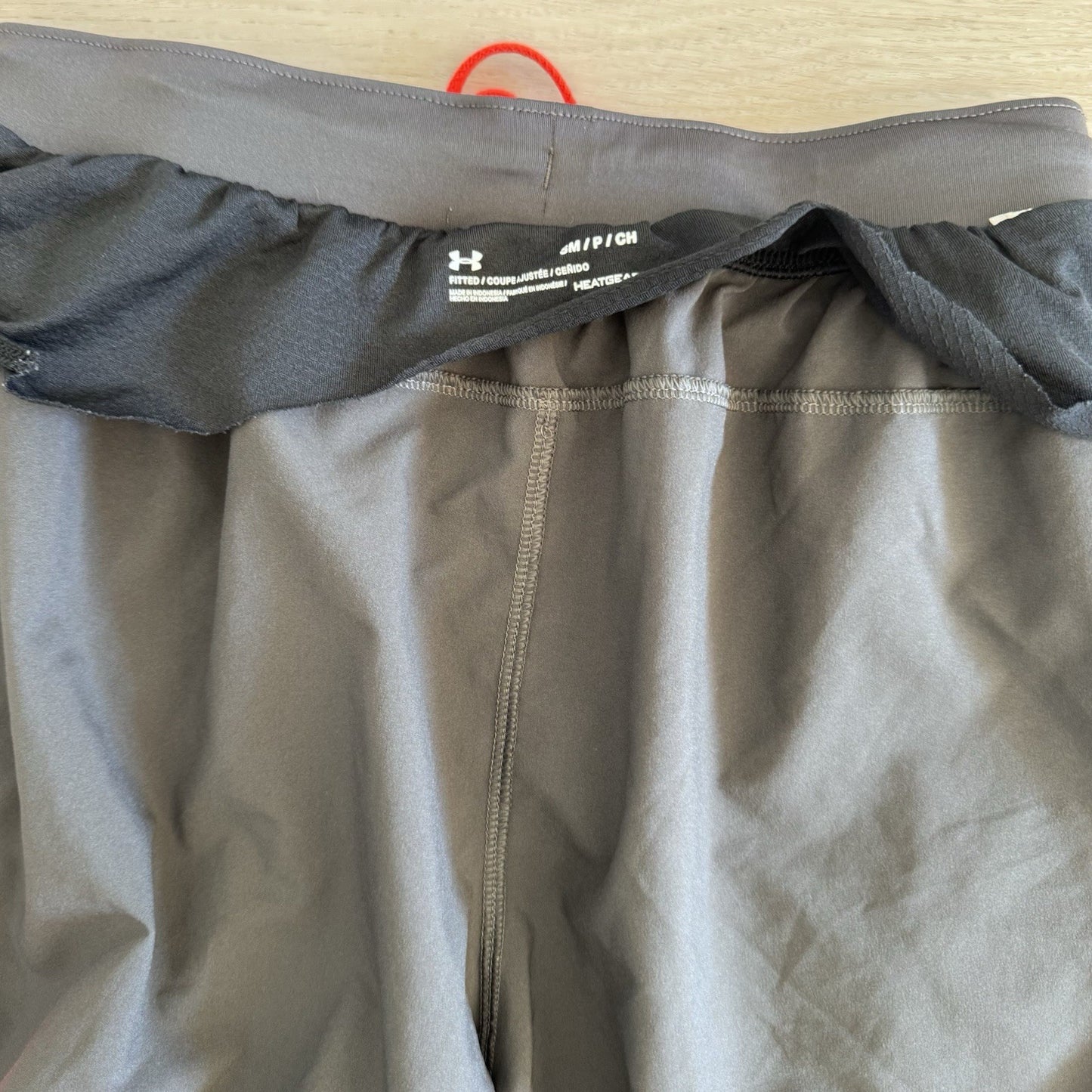 Under Armour Mens HeatGear Shorts Size Small Black Red Liner Cut