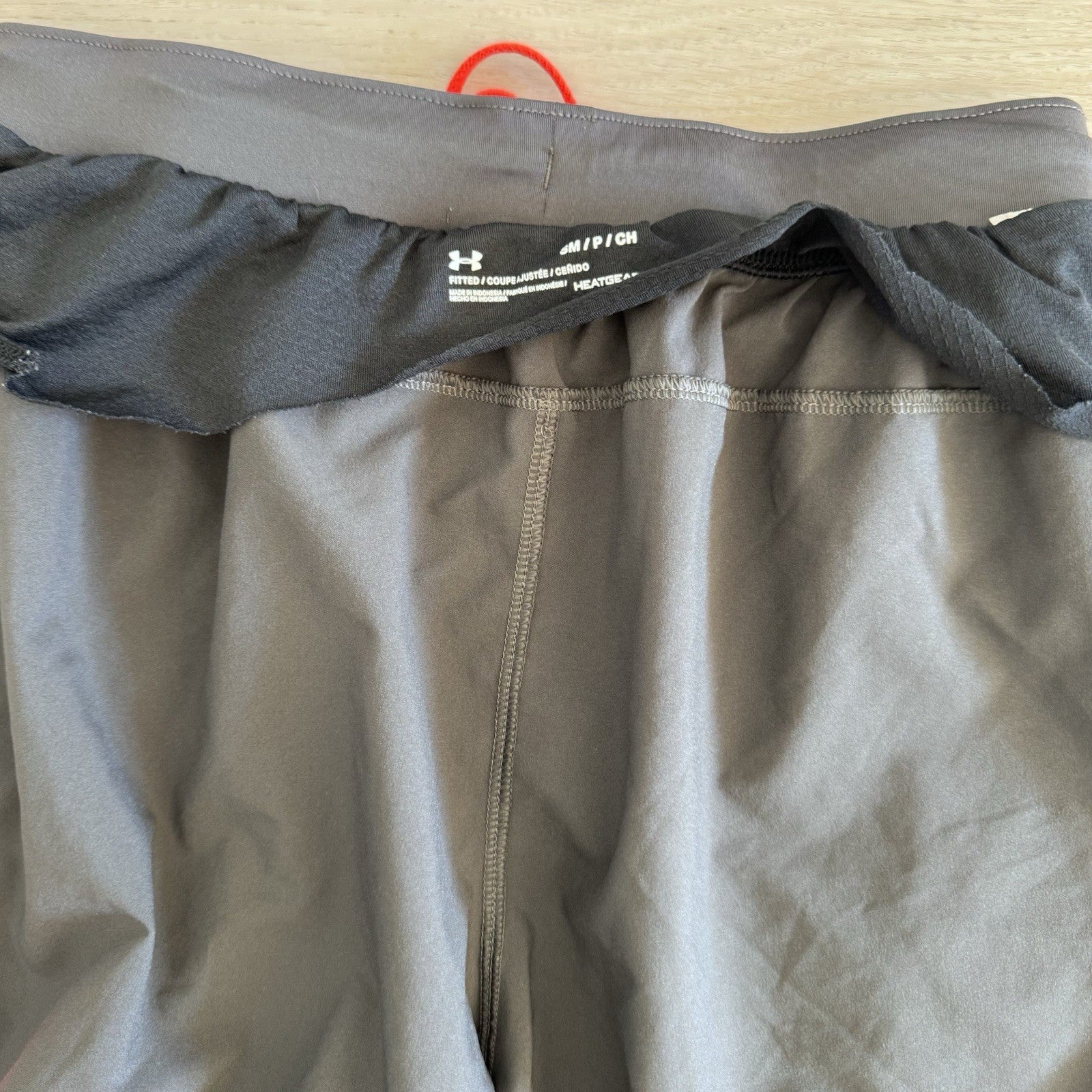 Under Armour Mens HeatGear Shorts Size Small Black Red Liner Cut