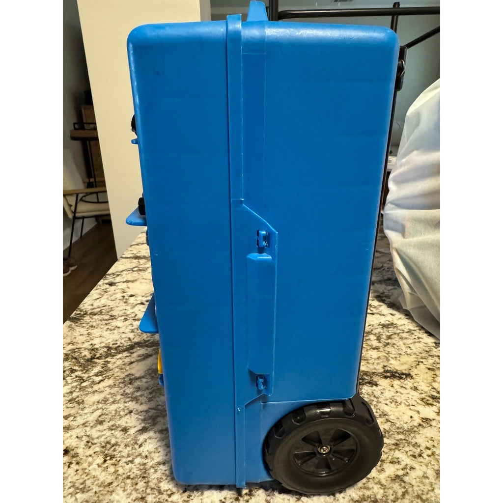 Vintage Hot Wheels 3-D Tara Deluxe Rolling Take Along Case Holds 100 Cars