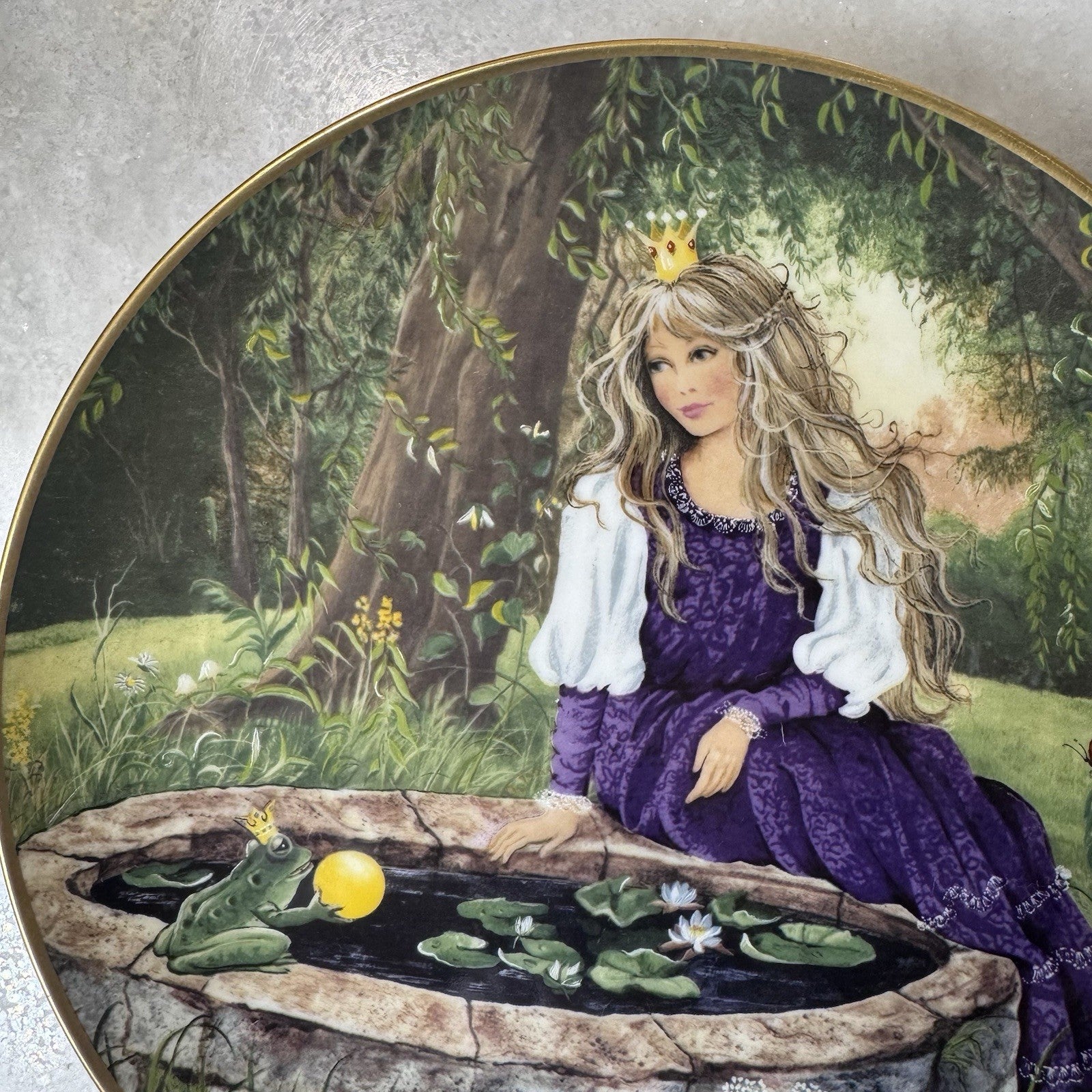 Vontage 1981 The Frog King Gerda Neubacher Kaiser Porcelain 7 1/2" Plate
