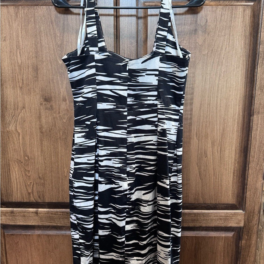 Calvin Klein Black & White Sheath Dress | Size 6 | Sleeveless Fitted Midi