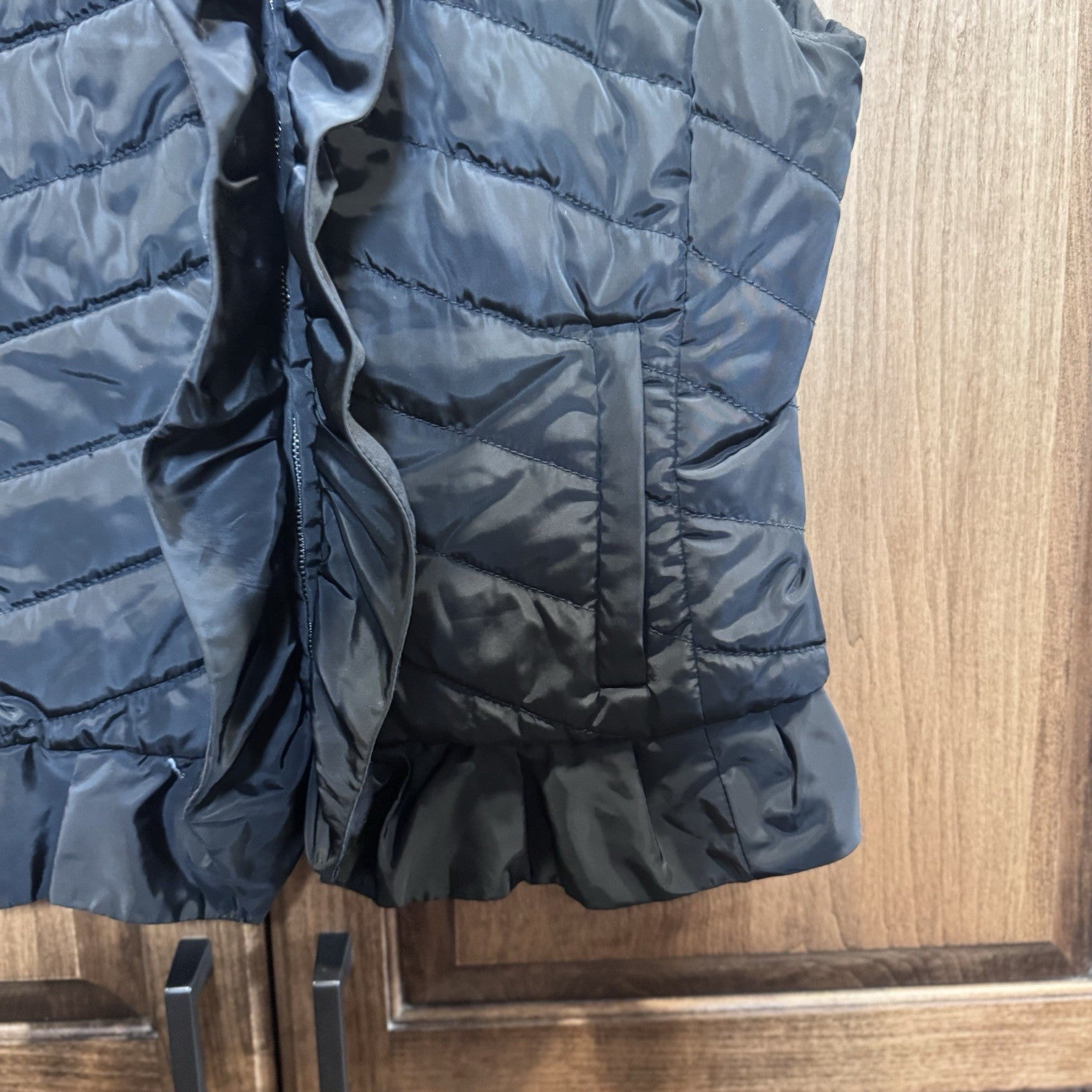 White House Black Market Puffer Vest Women’s Black Zip Front Ruffle Trim Size M