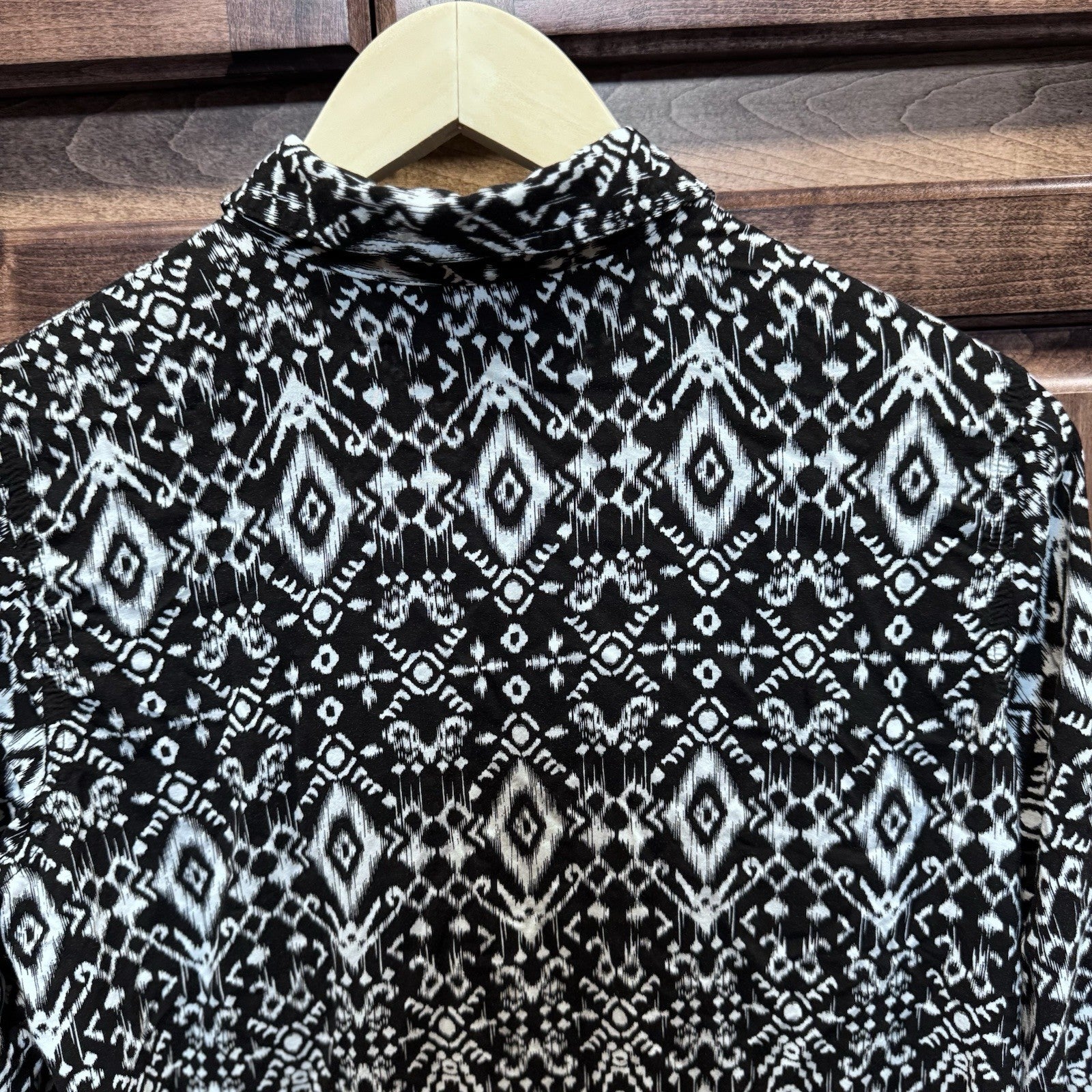 Bit & Bridle Black White Aztec Print Blouse Women’s Medium Long Sleeve 