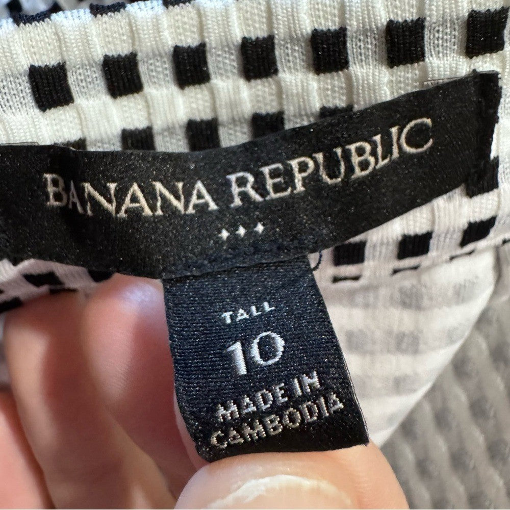 Banana Republic Flounce Hem Skirt | Gingham Texture | Size 10 Tall