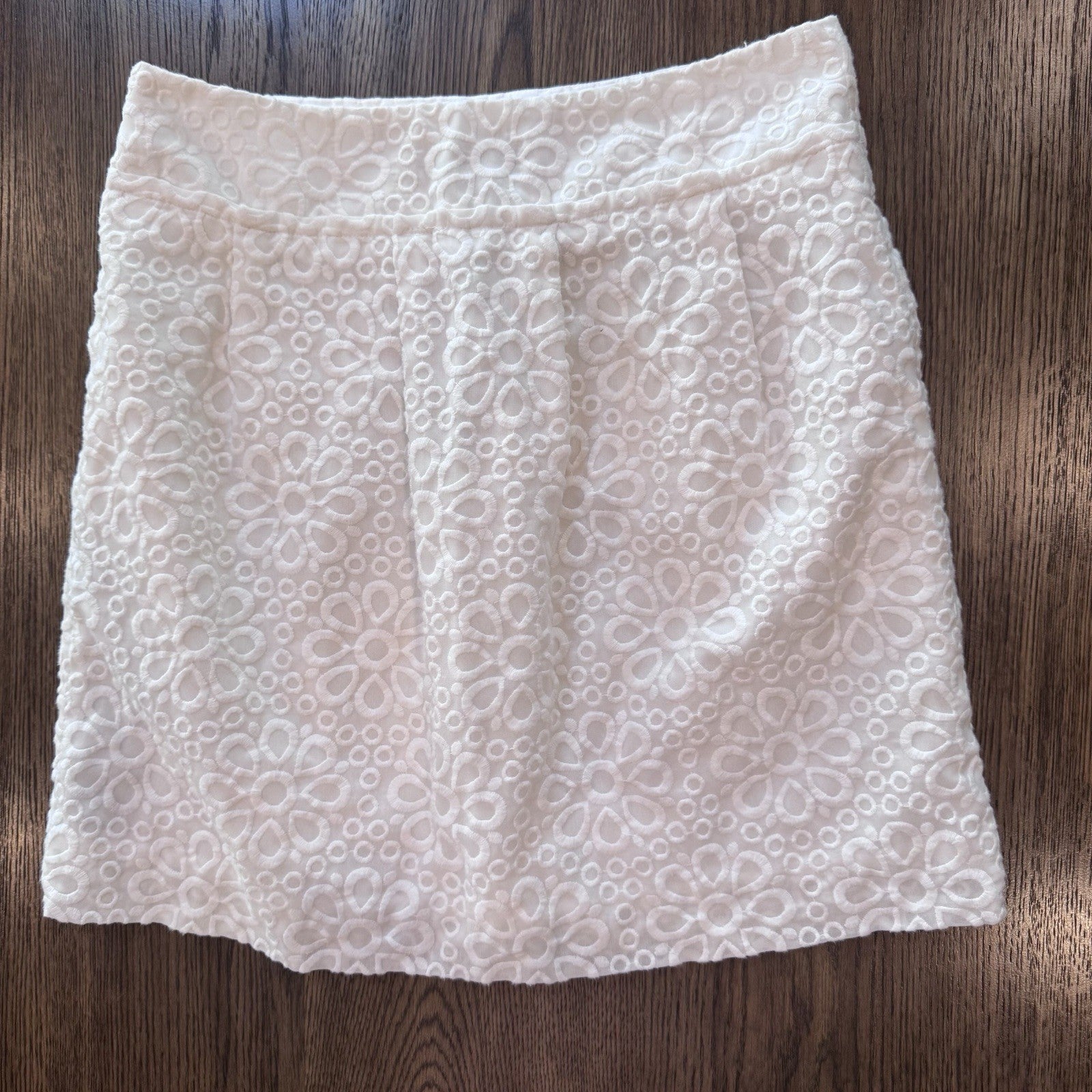 LOFT White Floral Eyelet Skirt Size 4 Cotton Lined Back Zip Embroidered Lace