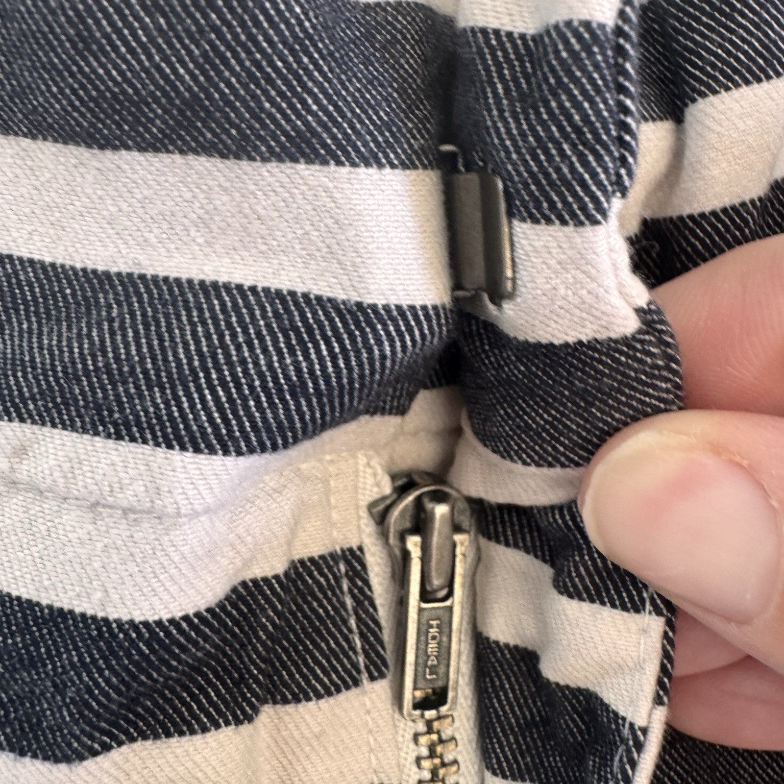 GAP Khakis 3” Stripe Shorts US 0 Black White Stretch Nautical Preppy Women’s