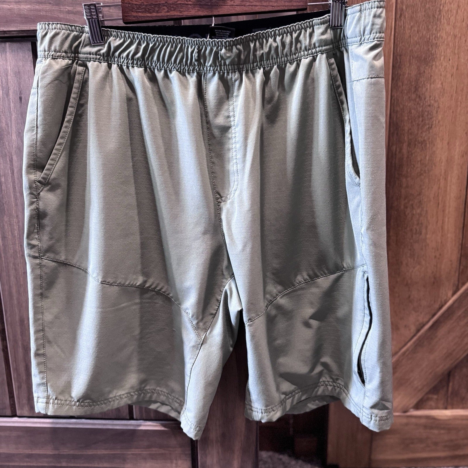 Gerry Men’s XL Cargo Hiking Shorts Green Zip Pockets Stretch Quick Dry Outdoor