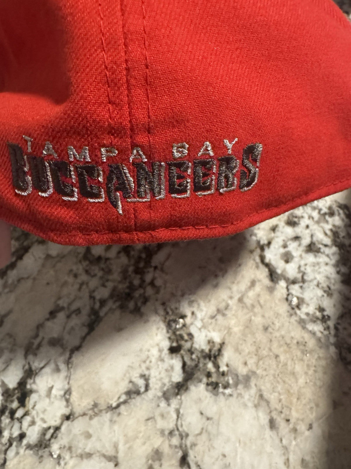 Tampa Bay Buccaneers Hat Fitted Mens Black Red Logo New Era Football NFL Sz 7.5