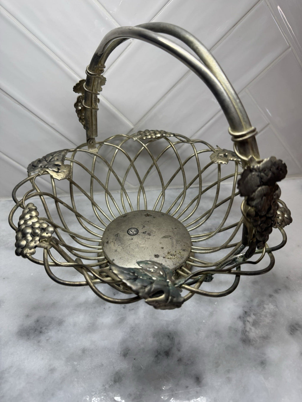 Vintage Godinger BASKET Silver Plate Fruit Grape Vine w/Moveable Handle 7x 8 in