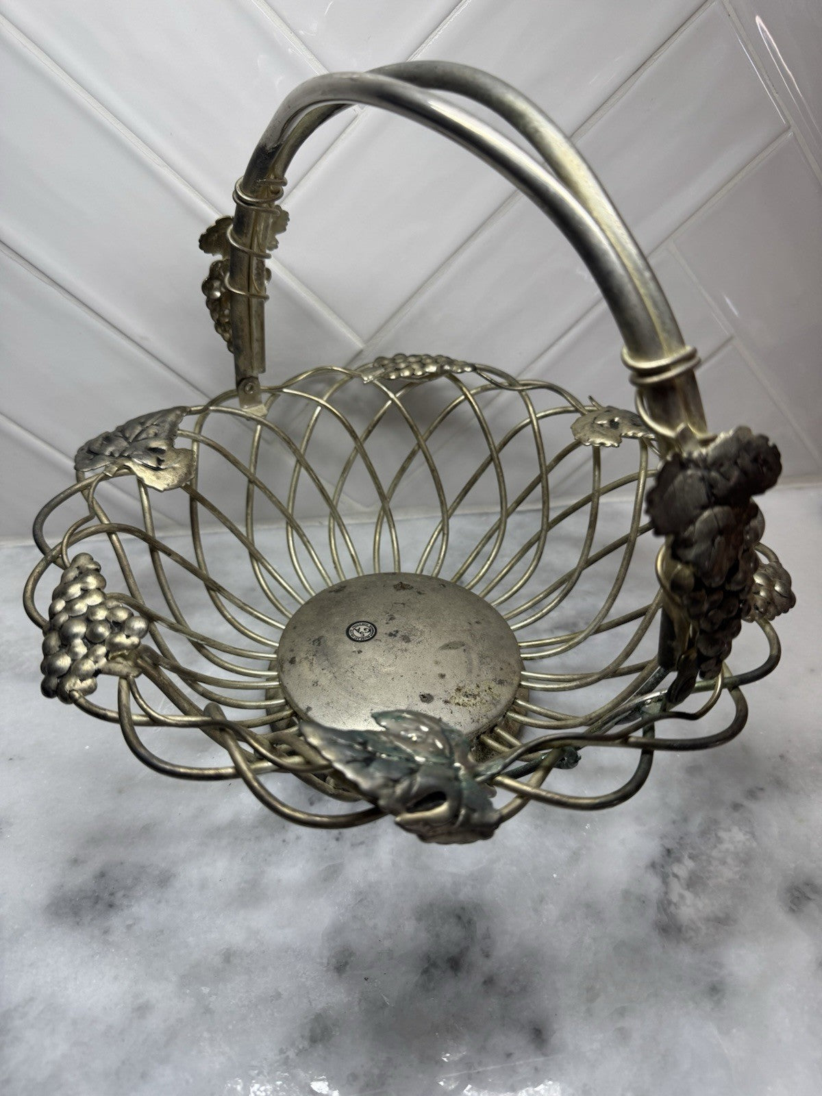 Vintage Godinger BASKET Silver Plate Fruit Grape Vine w/Moveable Handle 7x 8 in
