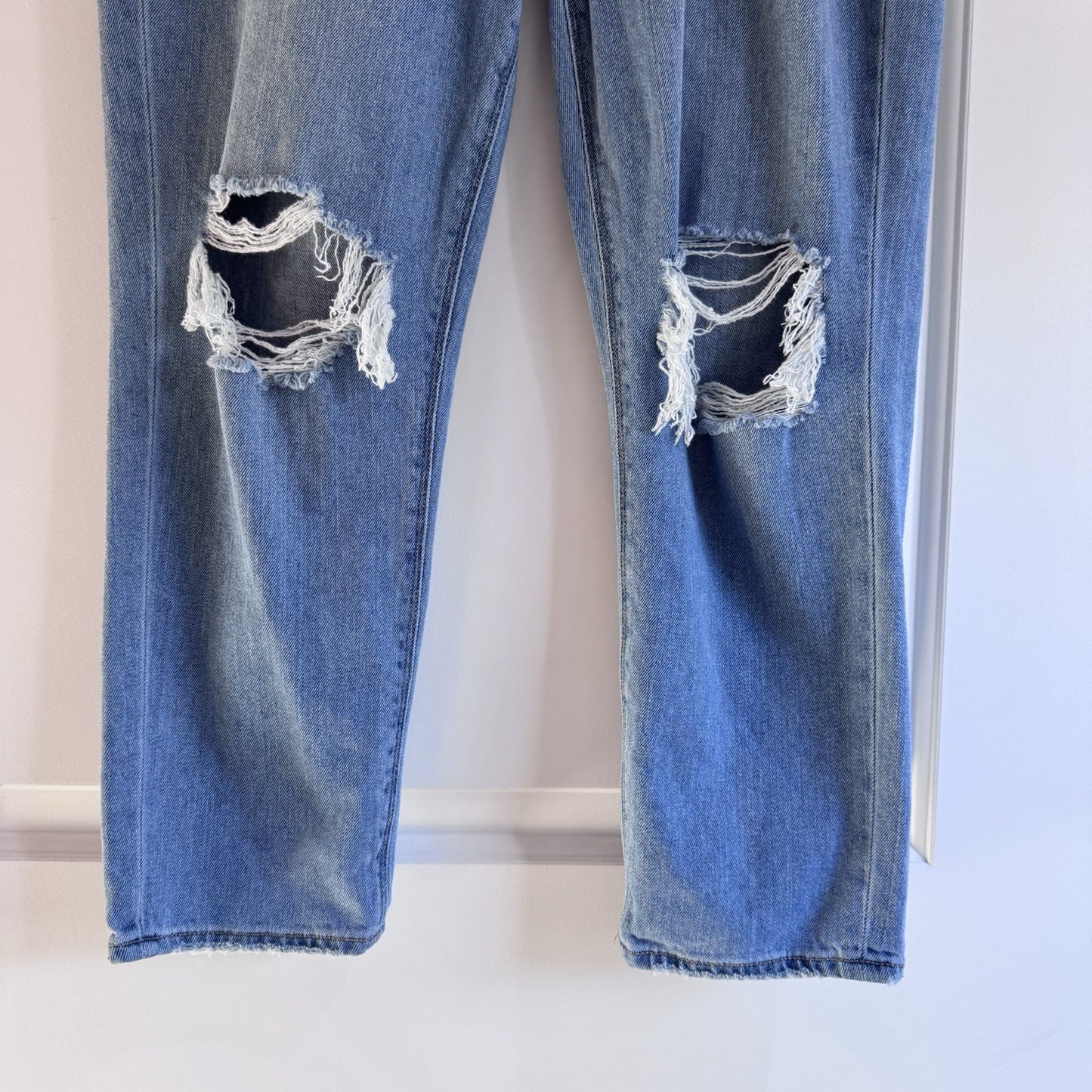 American Eagle Mom Jeans Women’s 8 Short Distressed High Rise Blue Denim