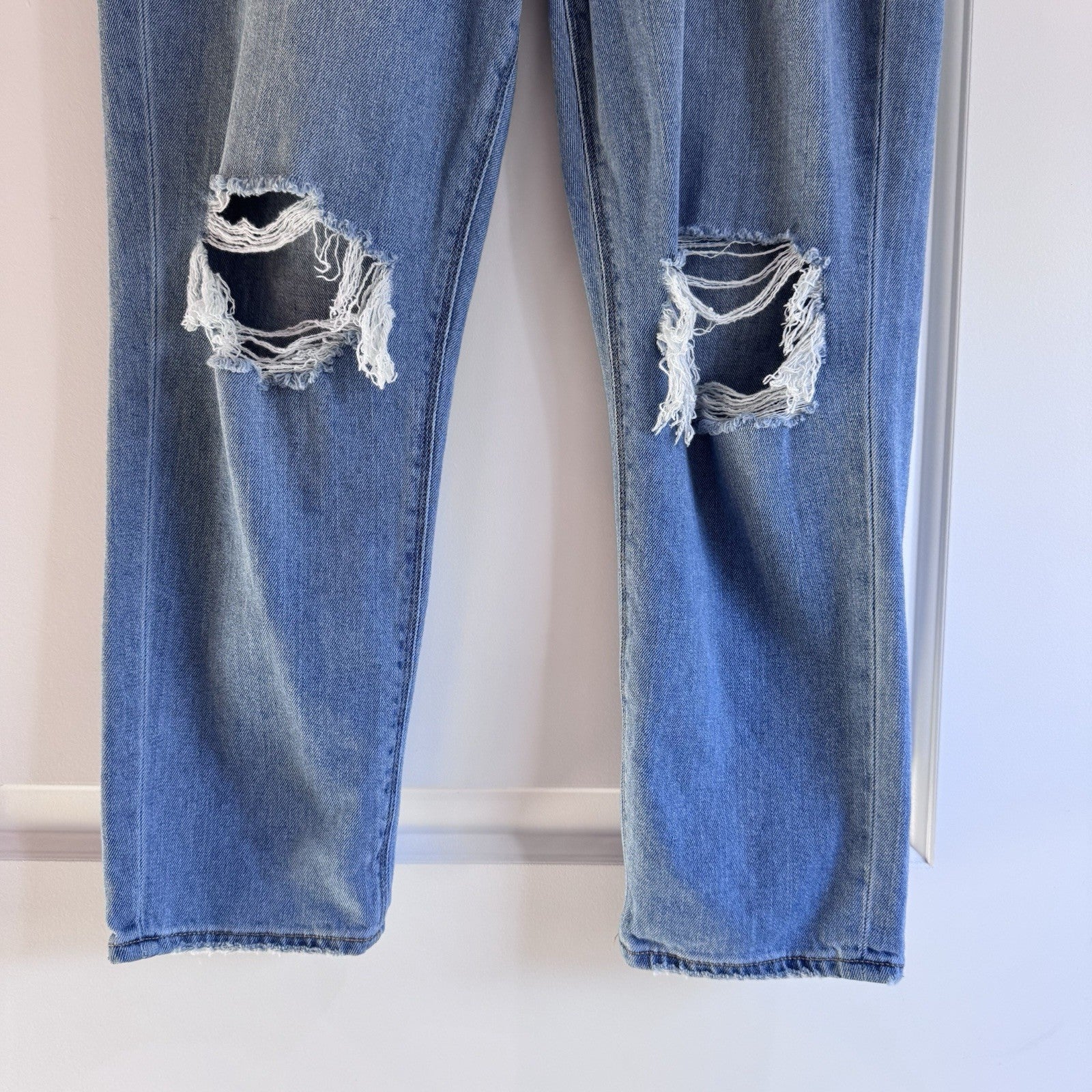 American Eagle Mom Jeans Women’s 8 Short Distressed High Rise Blue Denim