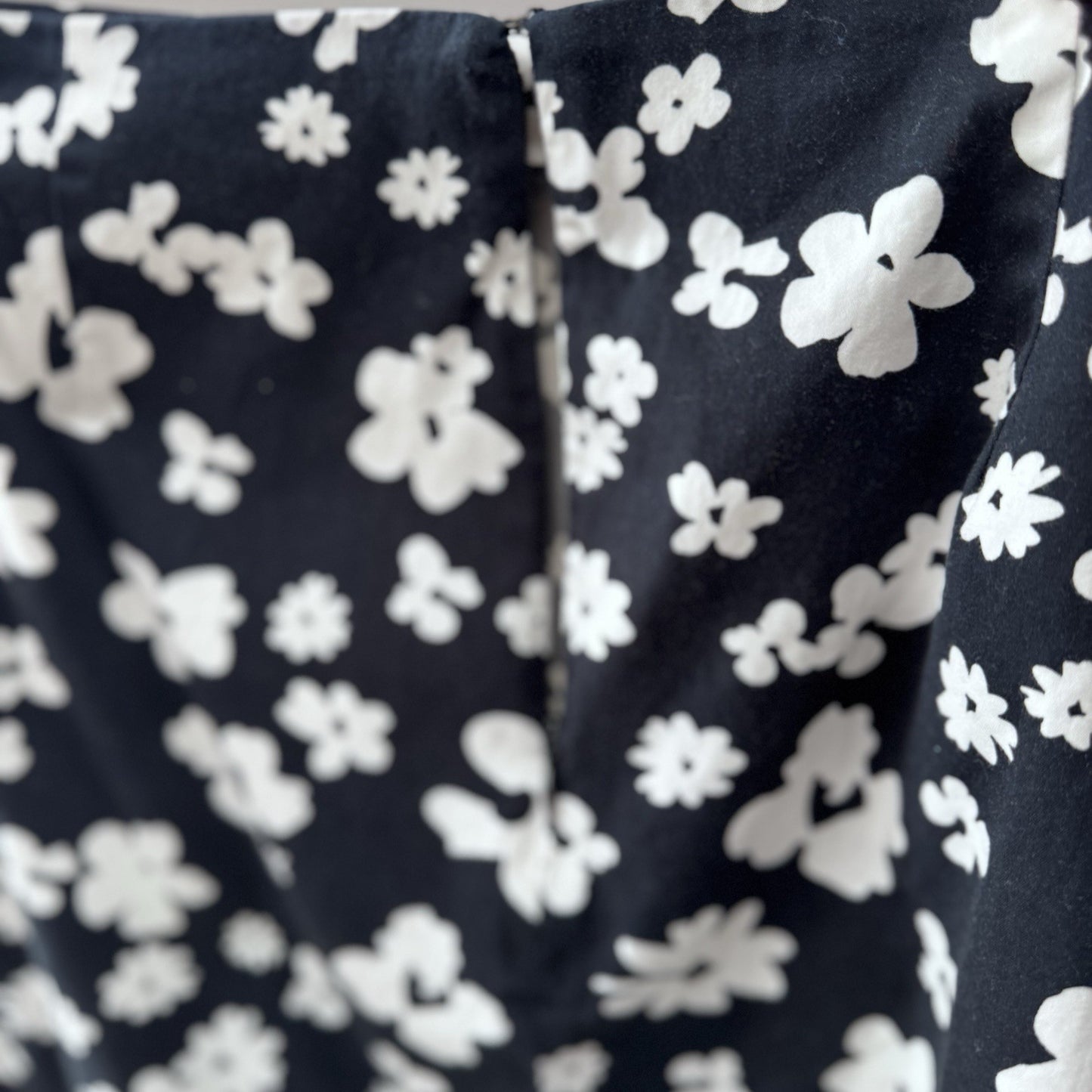 Talbots Women’s Skirt Size 14 Navy White Floral Print Cotton Stretch