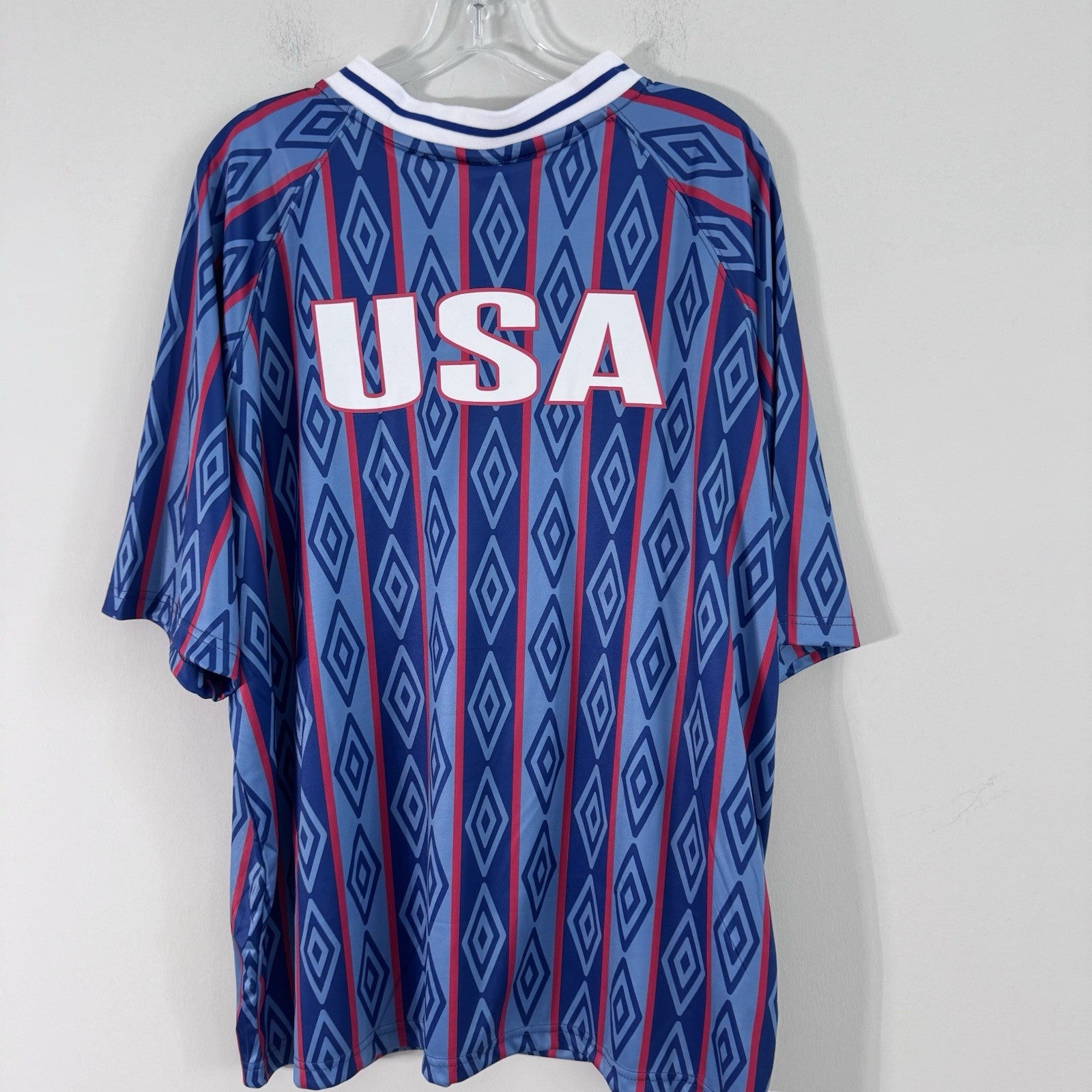 NWT Umbro USA Soccer Jersey Mens Large Blue Red Geometric Futbol Shirt
