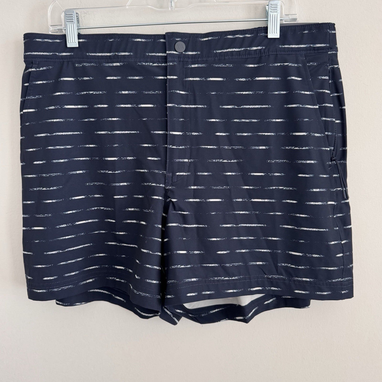 Men's VRST Navy 5" Resort Short Slim Fit Navy/Sand Stripe Size Large Active