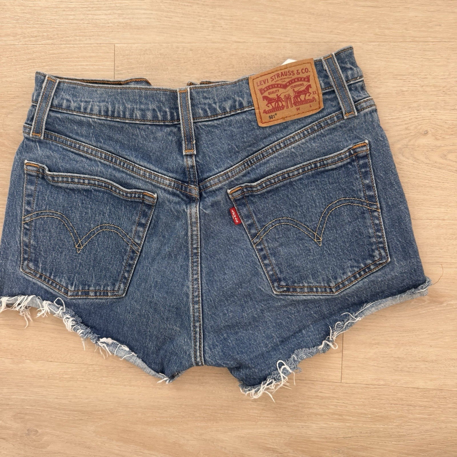 Levi’s Women’s 501 Cut Off Shorts W27 Button Fly Raw Hem Denim