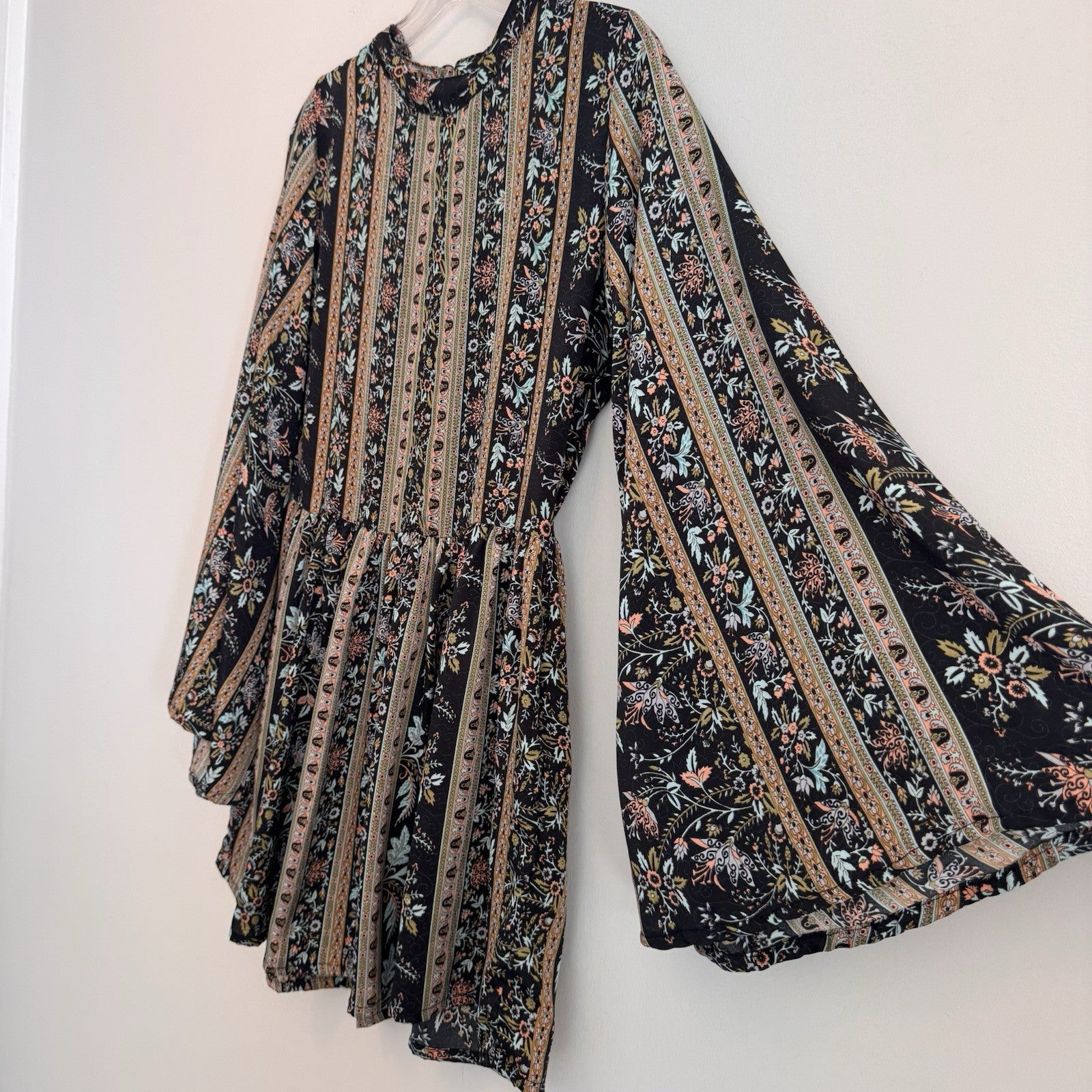 Earthbound Trading Co Boho Floral Bell Sleeve Mini Dress Small Black  Women’s