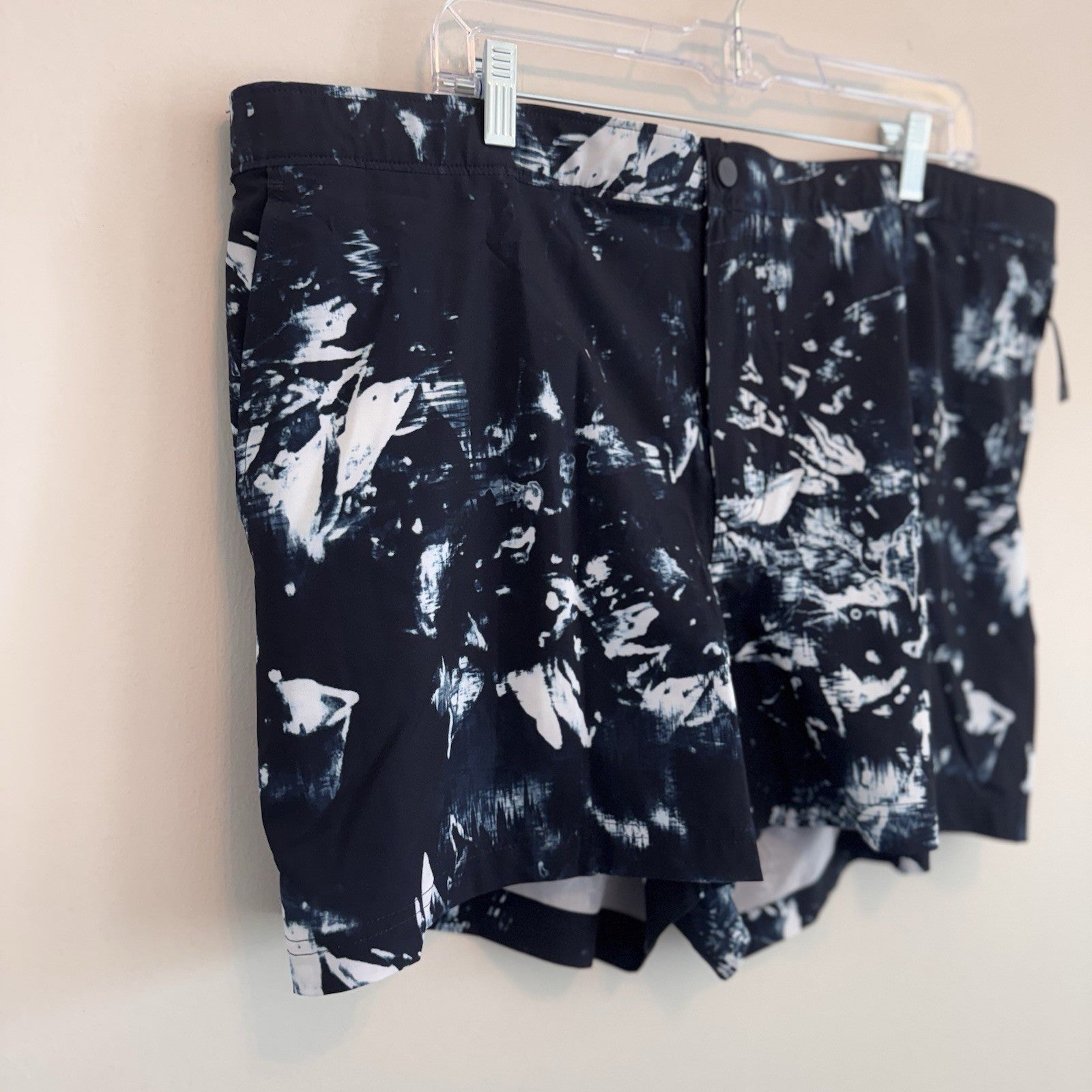 VRST Men's 5" Resort Short XXL Indigo Craft Abstract Print Slim Fit Liner NWT