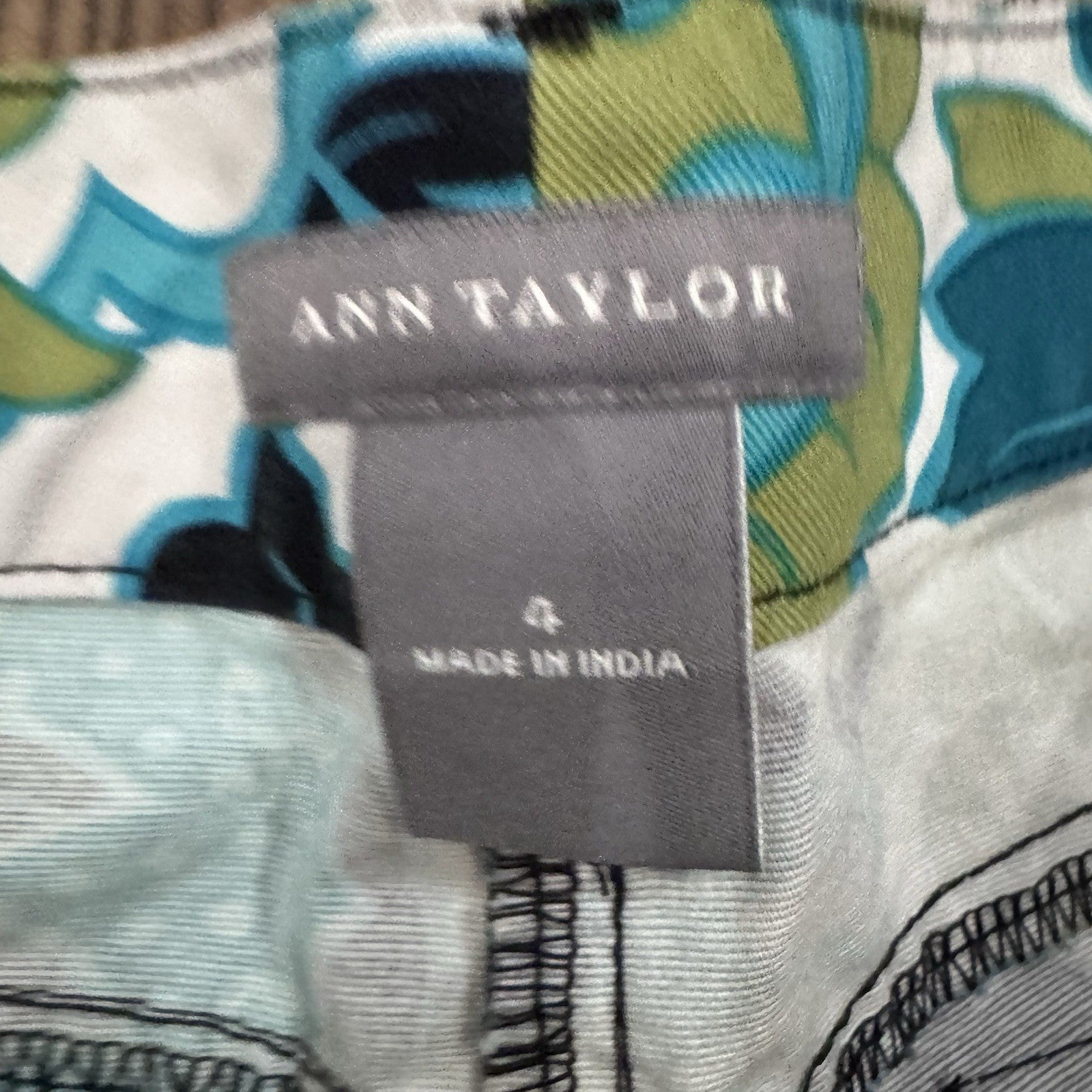 Ann Taylor Floral Print Shorts Size 4 Teal Green Black White Bold Summer