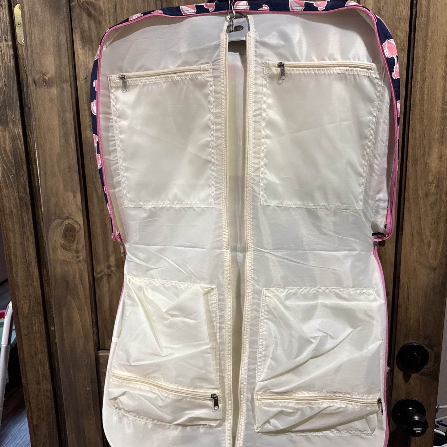 Simply Southern Garment  Travel Bag NWOT elephant pattern, Amazing price