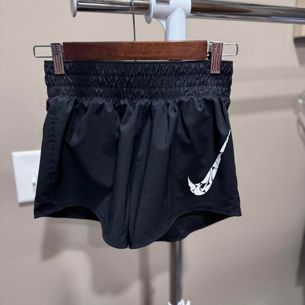 Nike One Swoosh HBR Mid-Rise Brief-Lined Shorts - Women's xs