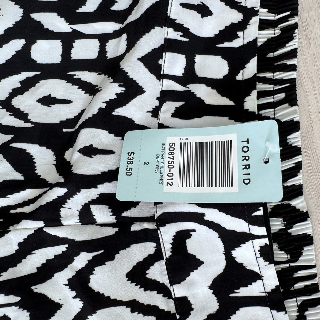 Torrid Black White Ikat Shorts Size 2 Plus Elastic Waist NWT