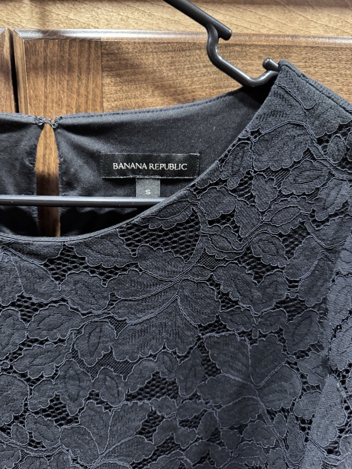 Banana Republic Black Bell Sleeve Blouse Women’s Small Floral Overlay lined Top