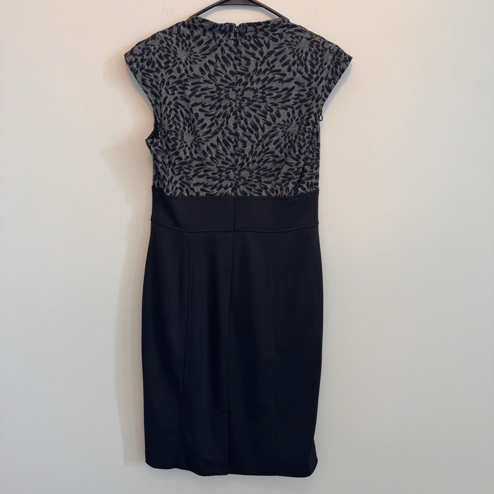 London Times Women's 6 Black Gray Mixed Print Cap Sleeve Sheath Dress Lined