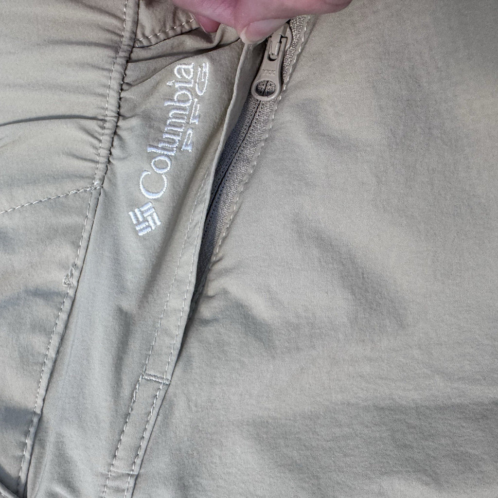 Columbia PFG Women’s Khaki Fishing Shorts Size 2 Omni-Shade UPF 50 Vented
