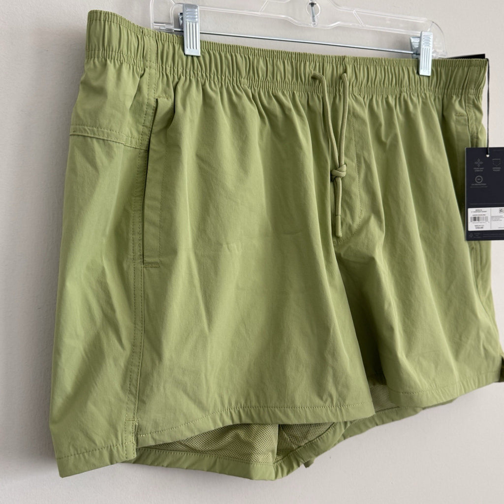 VRST Men's XL 5" Everyday Short Green Seedling NWT Relaxed Fit Athletic