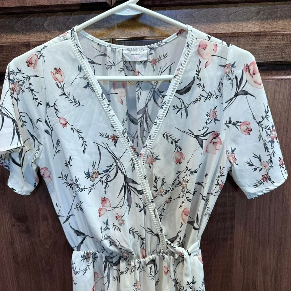 Sienna Sky Wrap Floral Dress White Pink Blue XS Short Sleeve Elastic Waist