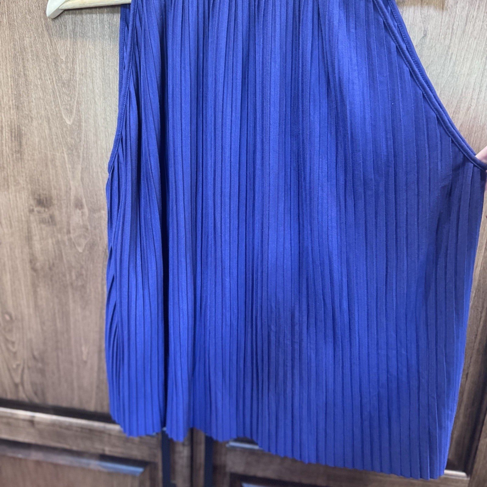Tahari Pleated Sleeveless Blouse XL Blue Split Neck Tank Top