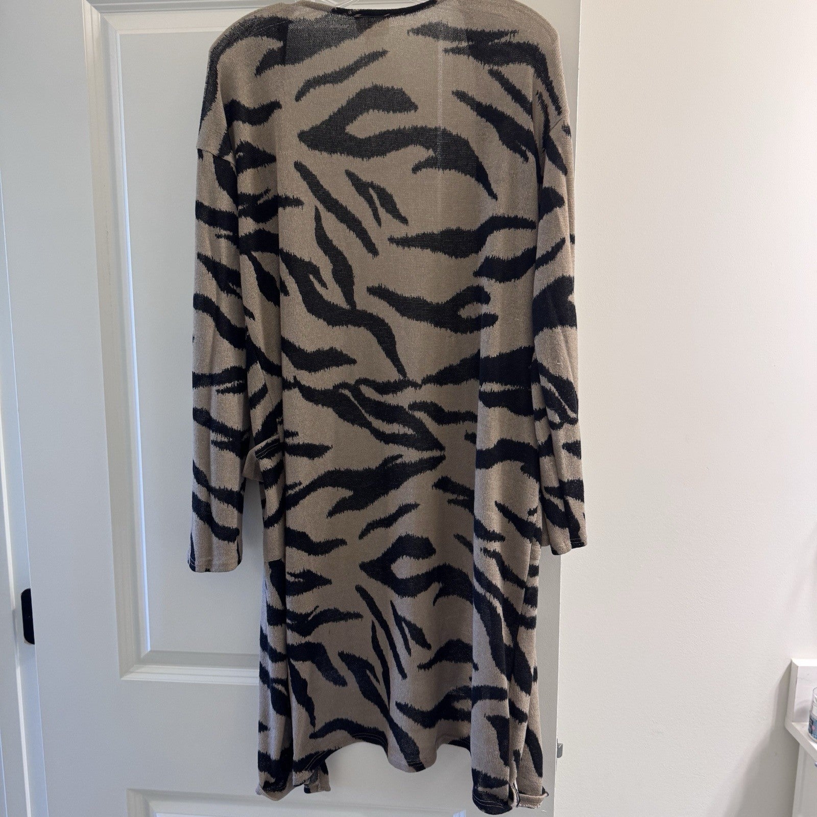 BiBi Womens L Open Front Cardigan Animal Print Lightweight Long Sleeve Duster