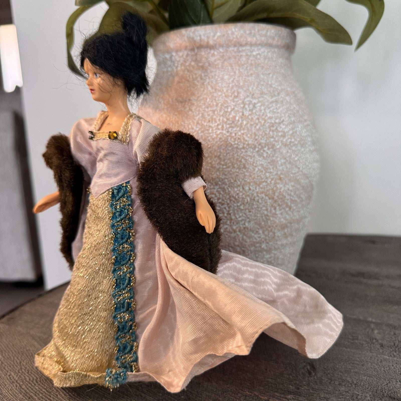 Vintage Souvenir Doll Italy Venice Princess Lace Crinoline Fur Stole 1950s 7"