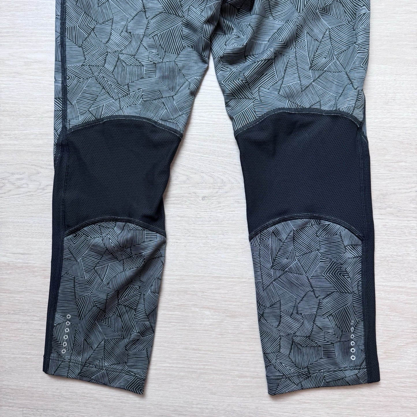 Nike Dri Fit Running Leggings Womens Small Gray Black Print Drawstring