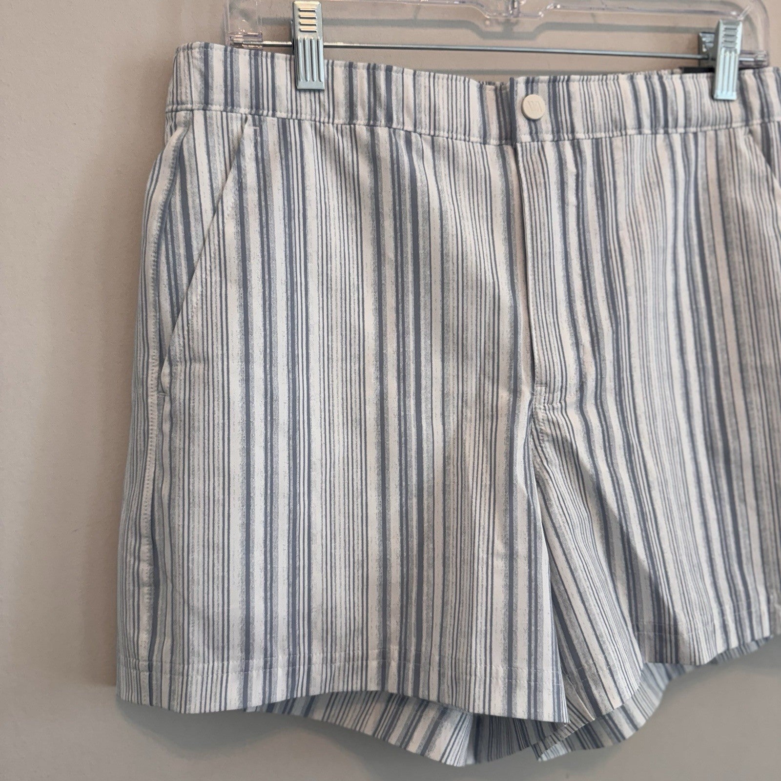 VRST Men’s 5” Resort Short Muted Denim Calm Stripe Medium NWT Quick Dry UPF 50+