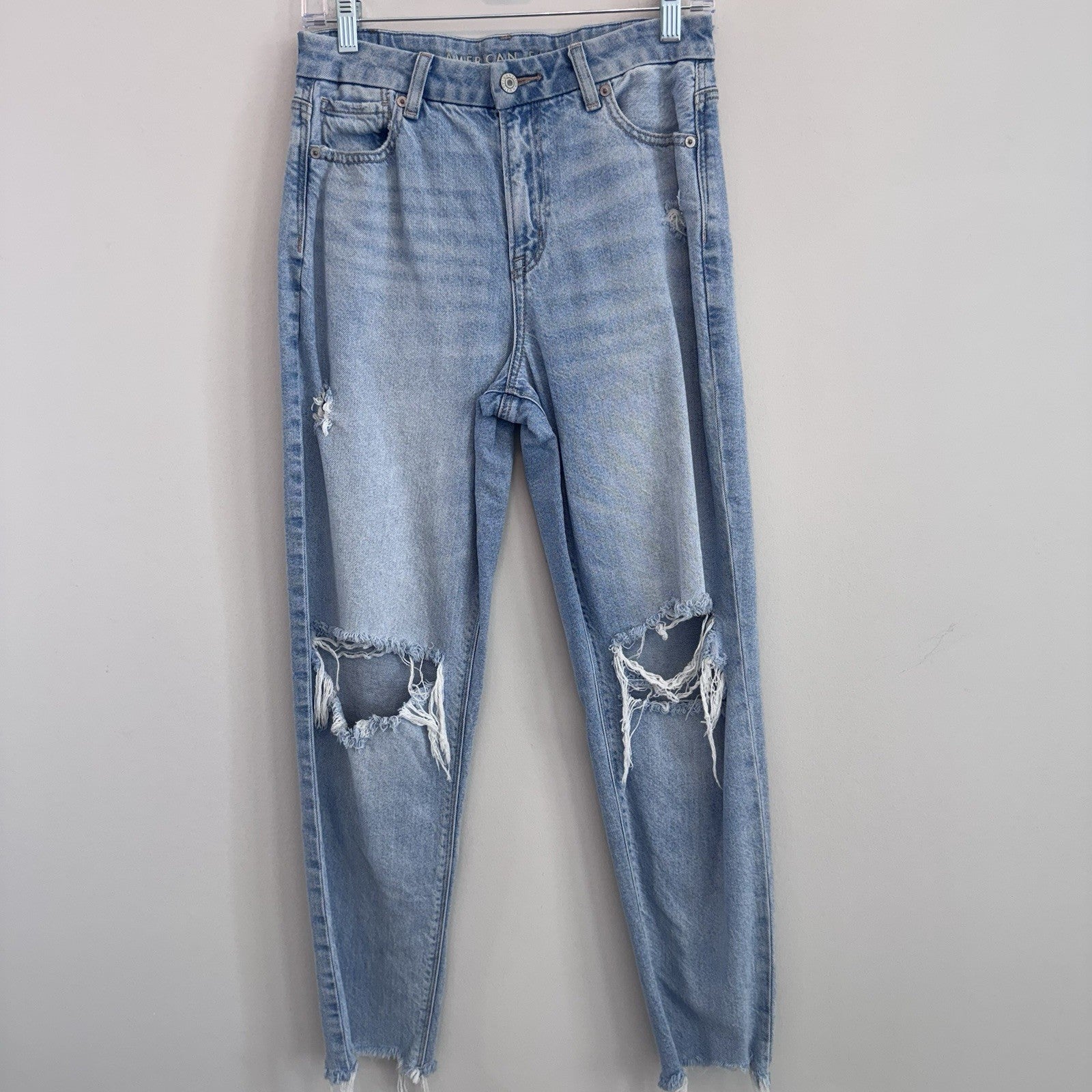 American Eagle Curvy Mom Jean Women’s 4 Distressed Raw Hem Light Wash