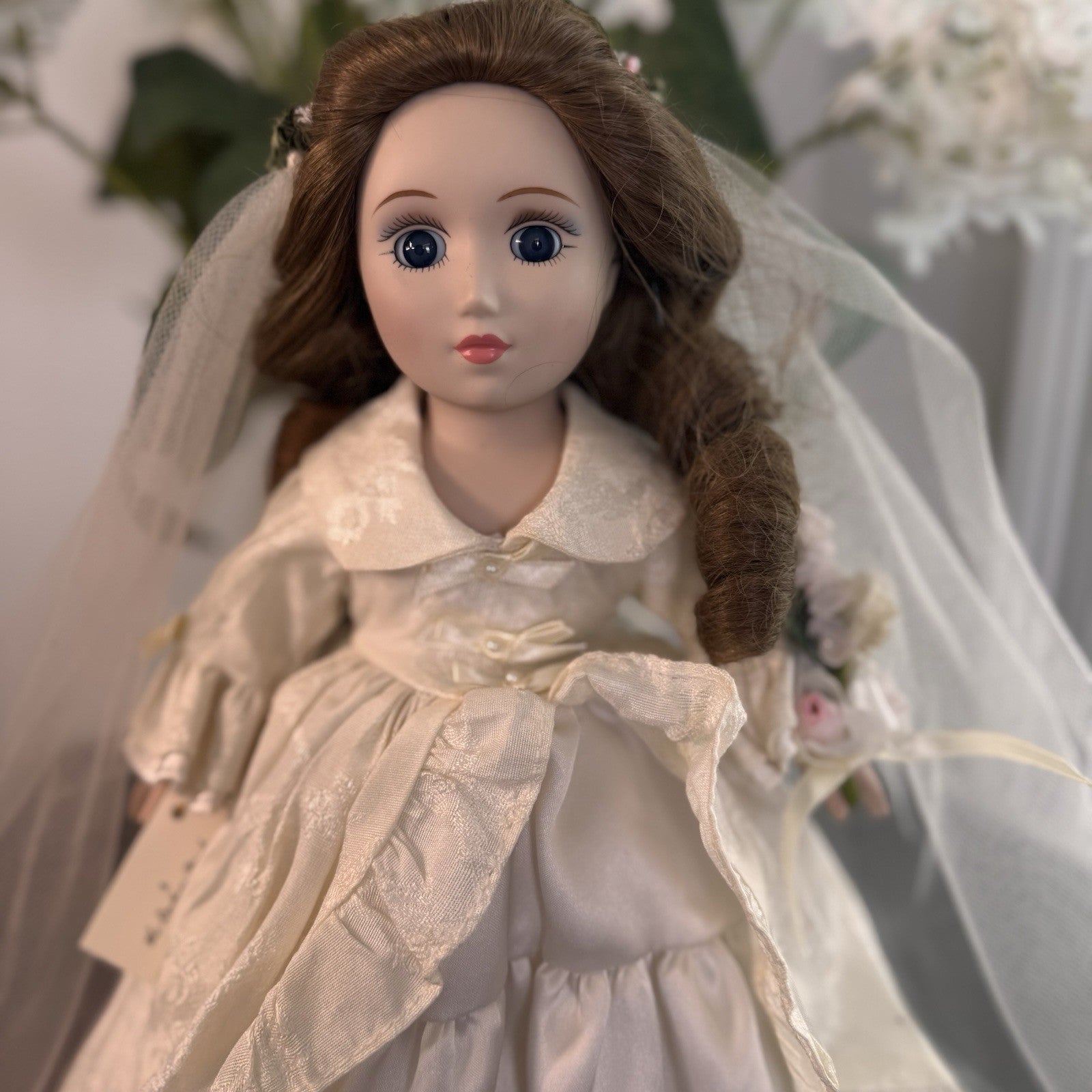 Danbury Mint Brides of America Collection Colonial Bride Abigail Doll 12"