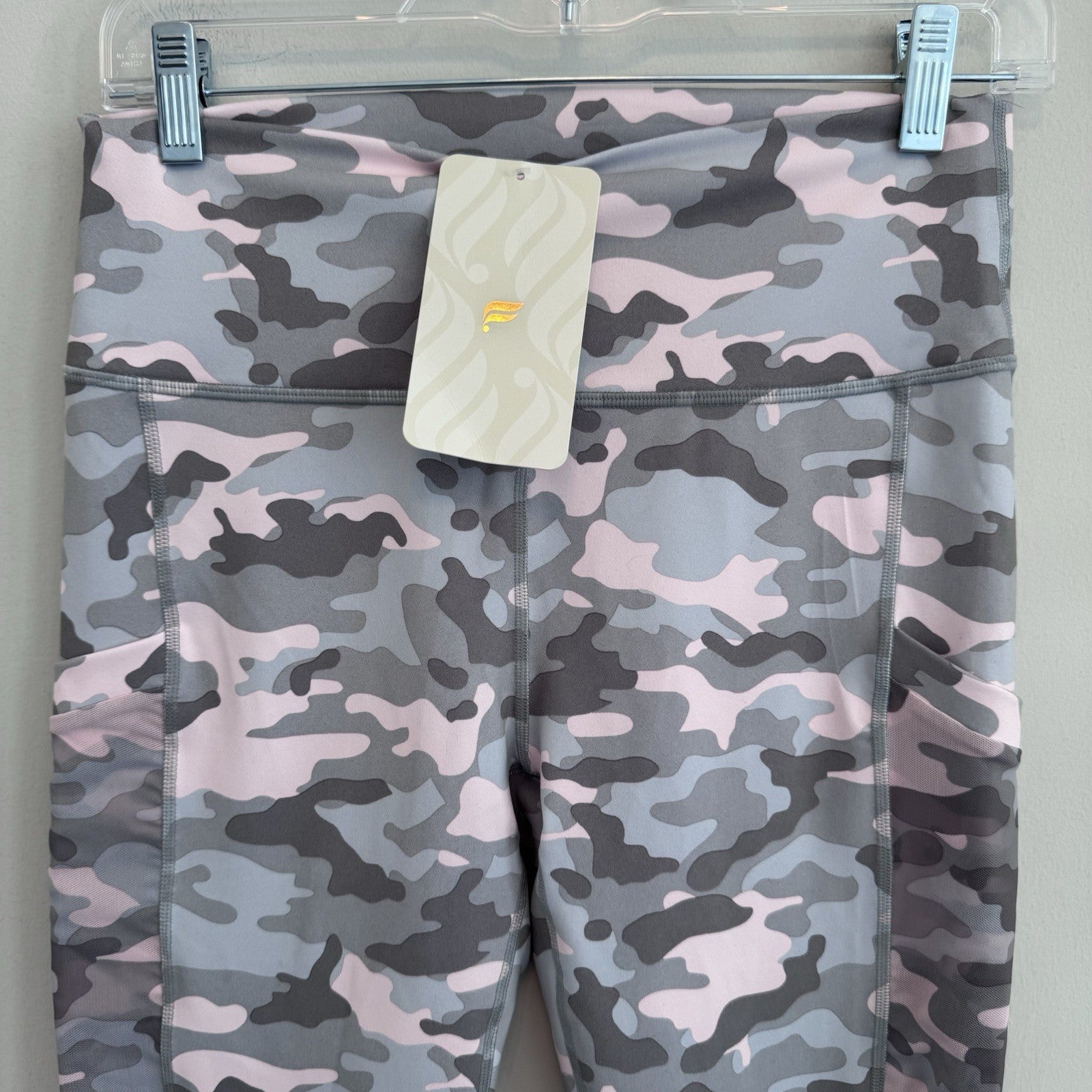 NWT Fabletics Mila Pocket Capri Leggings Camo Pink Gray M PowerHold