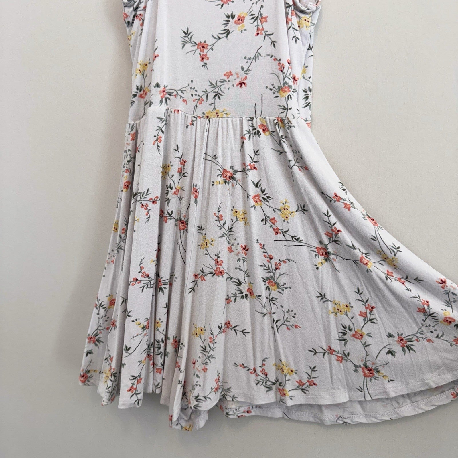 Garage Juniors Size XS White Black Floral Print Sleeveless Wrap Front Romper