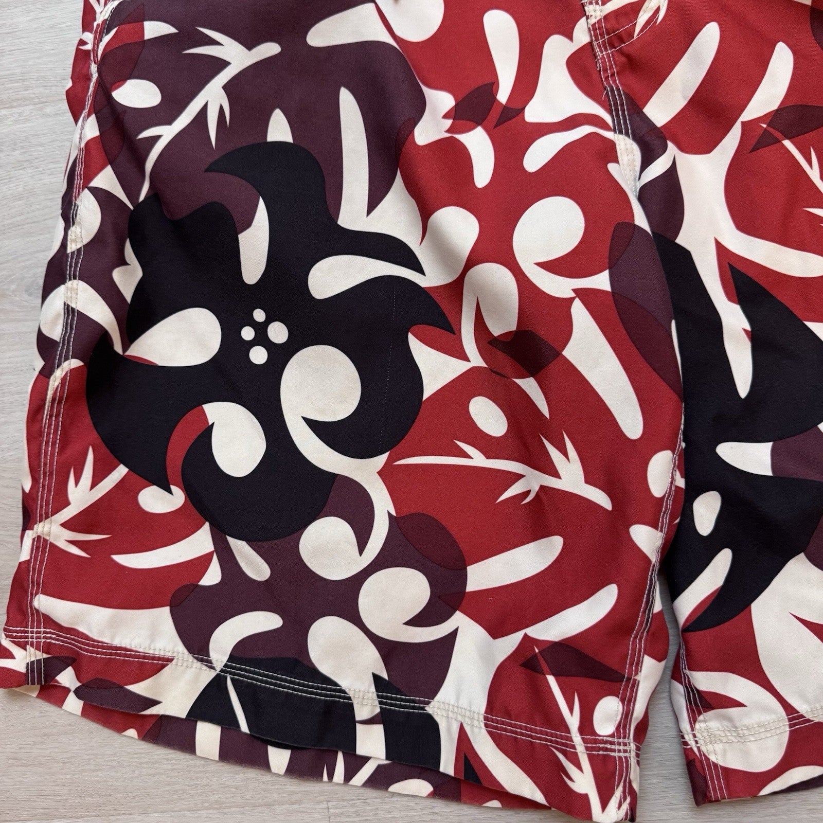 American Eagle Outfitters Board Shorts Men’s Size 32 Red Floral Swim Trunks 