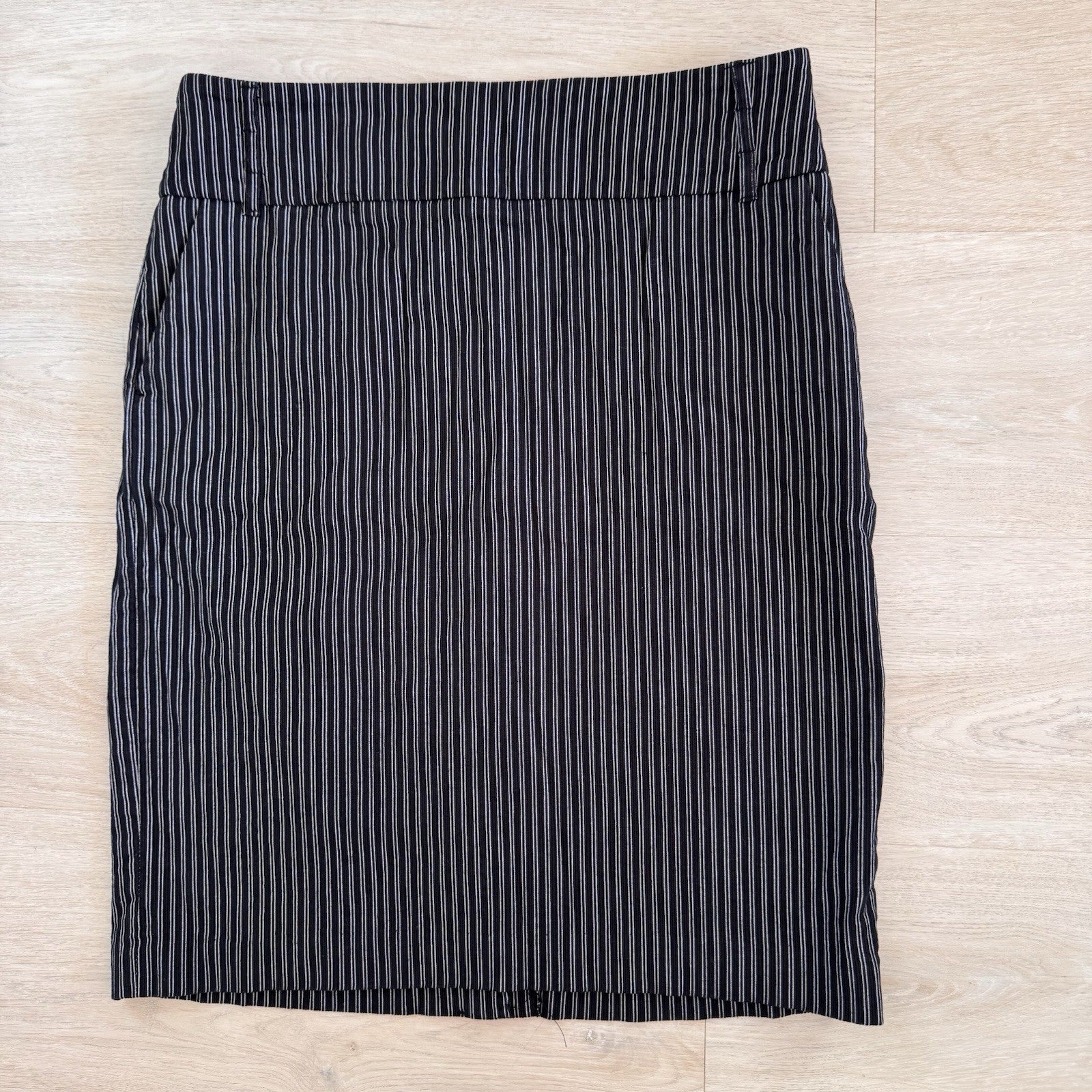 Apostrophe Stretch Pinstripe Pencil Skirt Size 10 Black White Women’s
