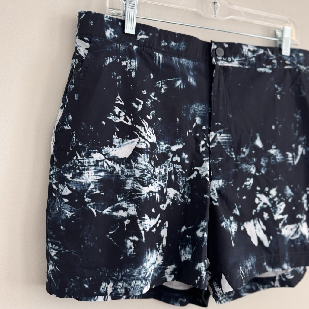 VRST Men's 5" Resort Short Indigo Craft Print Large NWT Slim Fit Lined Hybrid